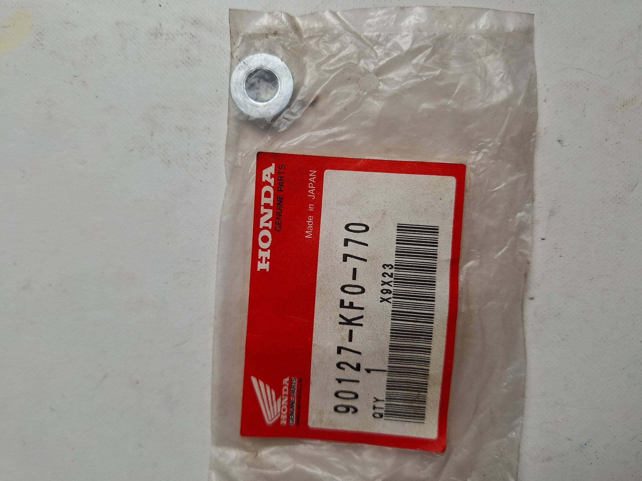 Picture of HUELSE 6X4  90127-KF0-770  XRX 350 F